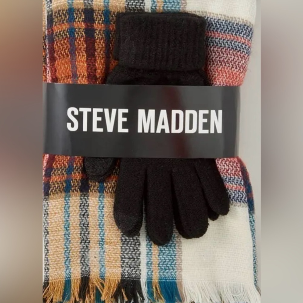 Steve Madden rawhem plaid blanket scarf.Huge! 4.5’ x 4.5’ Versatile, knit, warm! - Picture 6 of 8